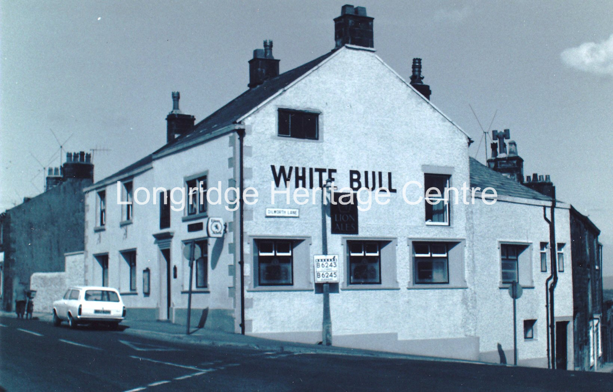 659A - Higher Road - White Bull Hotel - 1970
